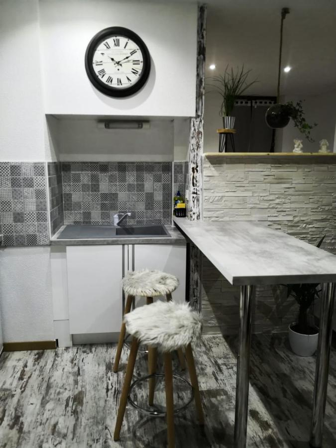 Studio Zen Et Cosy, Neuf En Pleine Ville Сен-Клод Экстерьер фото